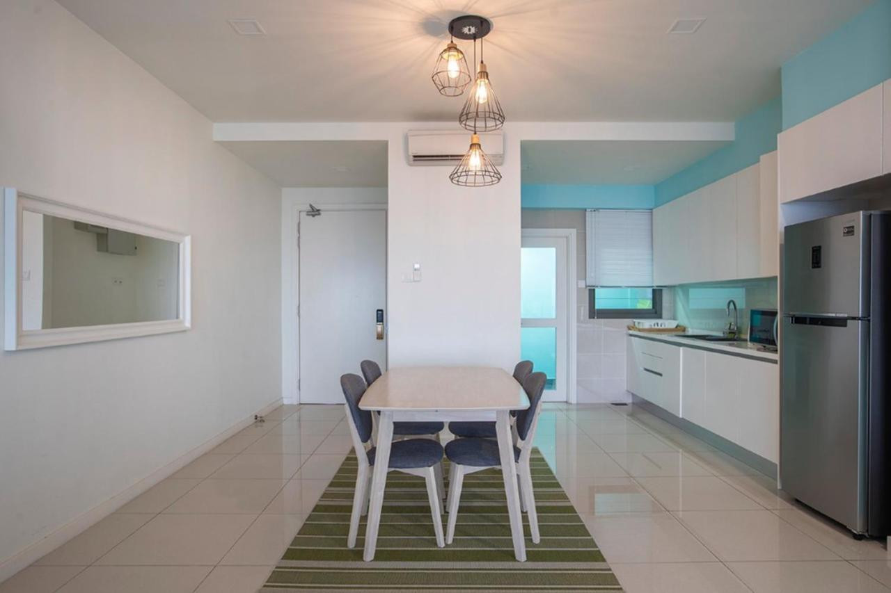 Iskandar Residences 3 Bedroom Нусаяя Екстер'єр фото
