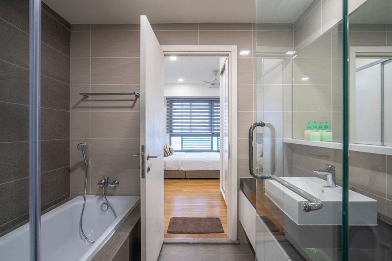 Iskandar Residences 3 Bedroom Нусаяя Екстер'єр фото