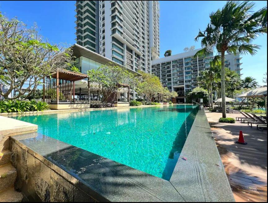 Iskandar Residences 3 Bedroom Нусаяя Екстер'єр фото