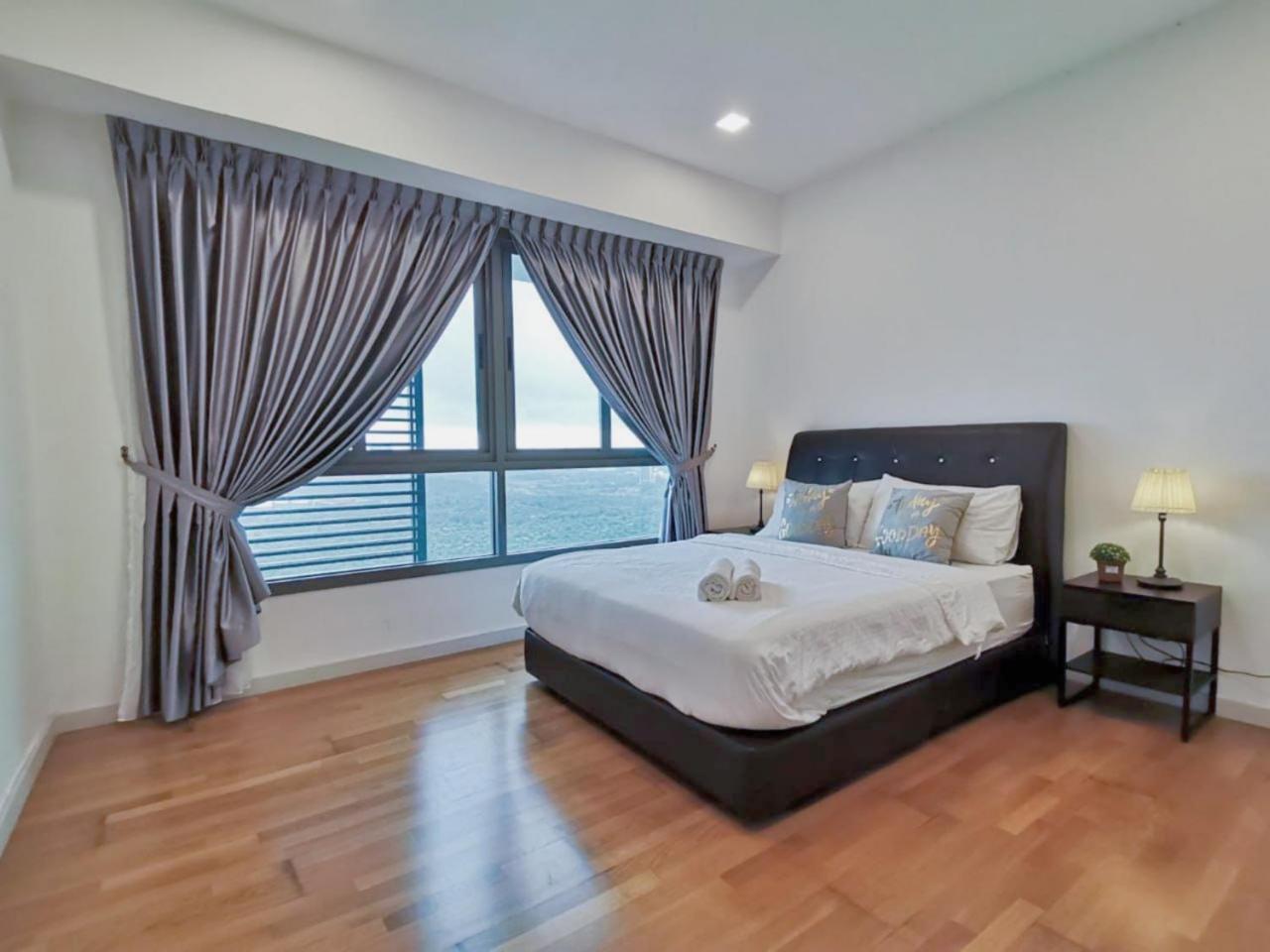 Iskandar Residences 3 Bedroom Нусаяя Екстер'єр фото